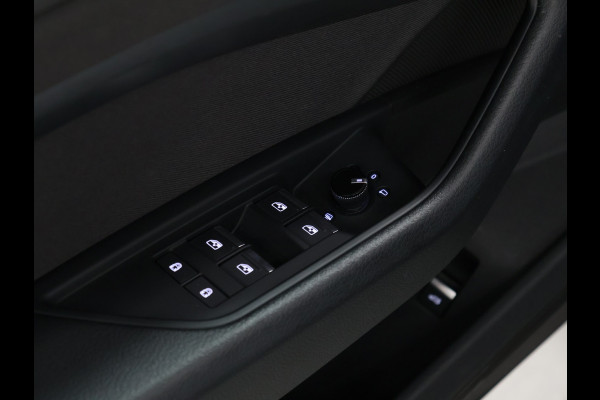 Audi e-tron 55 quattro edition 95 kWh [APPLE CARPLAY, LED, ADAPTIEVE DEMPING, CRUISE CONTROL, ANDROID, DIGITAL DASH, ELEKTRISCHE ACHTERKLEP, NAVIGATIE, NIEUWSTAAT]