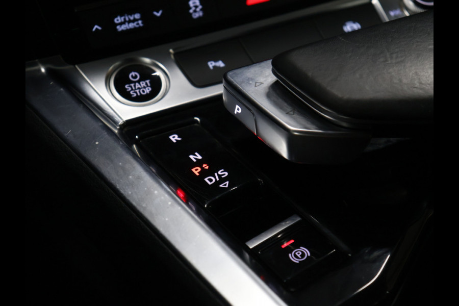Audi e-tron 55 quattro edition 95 kWh [APPLE CARPLAY, LED, ADAPTIEVE DEMPING, CRUISE CONTROL, ANDROID, DIGITAL DASH, ELEKTRISCHE ACHTERKLEP, NAVIGATIE, NIEUWSTAAT]