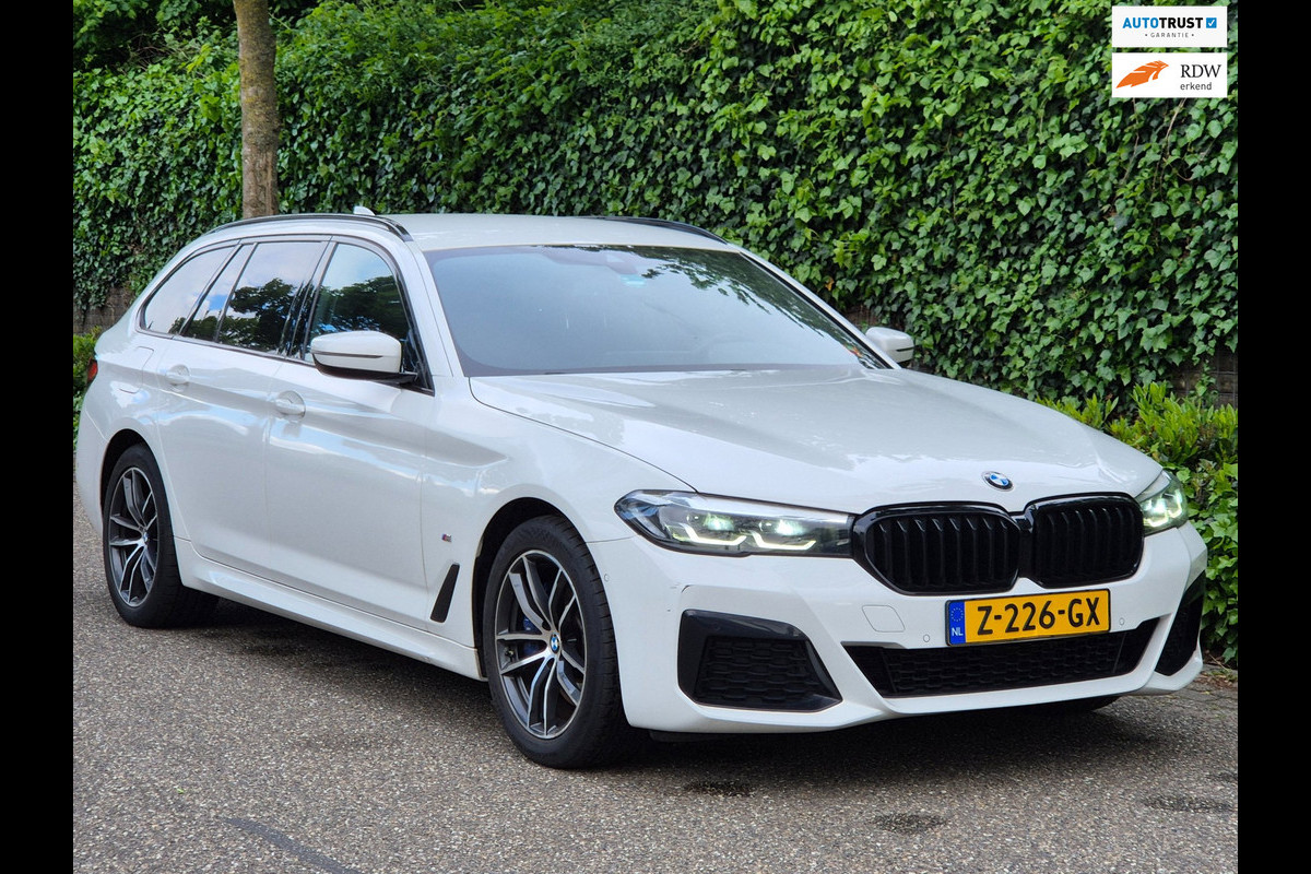 BMW 5 Serie Touring 530e M Sport LED CarPlay Elek. Stoelen 100% dealer onderhouden 530e Business Edition Plus