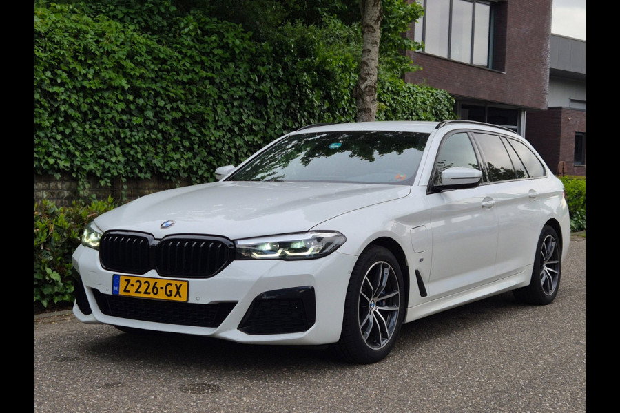BMW 5 Serie Touring 530e M Sport LED CarPlay Elek. Stoelen 100% dealer onderhouden 530e Business Edition Plus