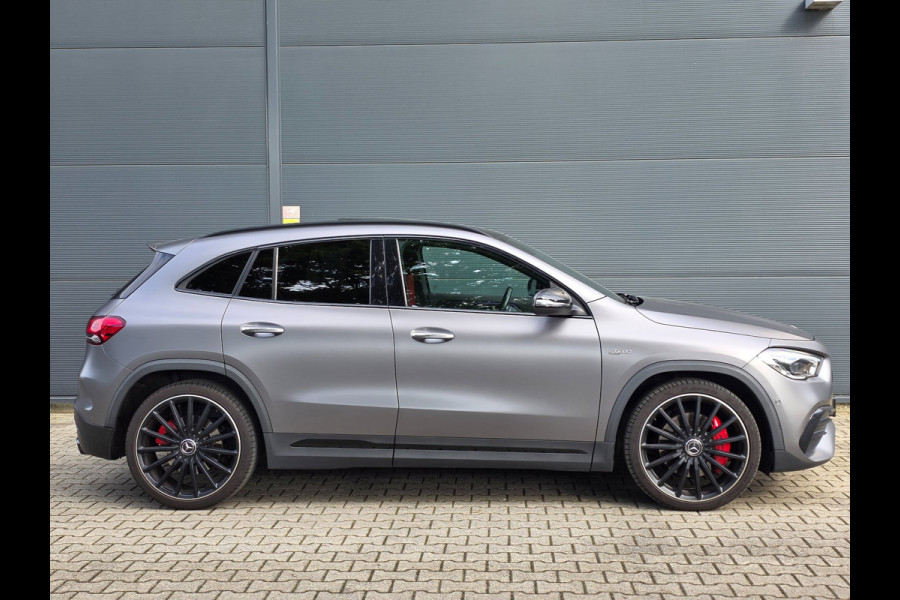 Mercedes-Benz GLA AMG 35 4MATIC / PANO / MATTE GREY / LEDER-ALCANTARA / CAMERA / KEYLESS / BURMESTER / CARPLAY / 21 INCH !
