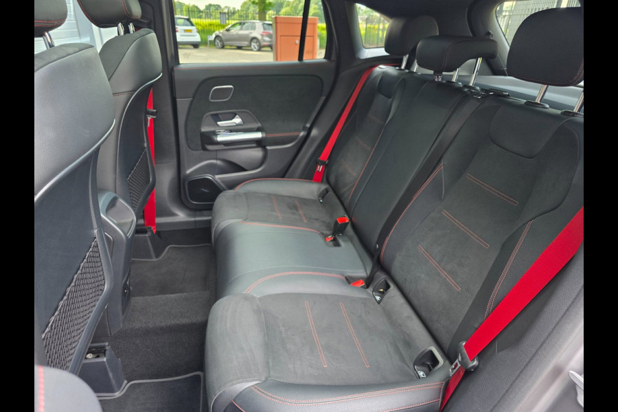 Mercedes-Benz GLA AMG 35 4MATIC / PANO / MATTE GREY / LEDER-ALCANTARA / CAMERA / KEYLESS / BURMESTER / CARPLAY / 21 INCH !