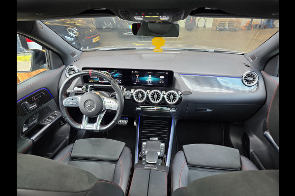 Mercedes-Benz GLA AMG 35 4MATIC / PANO / MATTE GREY / LEDER-ALCANTARA / CAMERA / KEYLESS / BURMESTER / CARPLAY / 21 INCH !