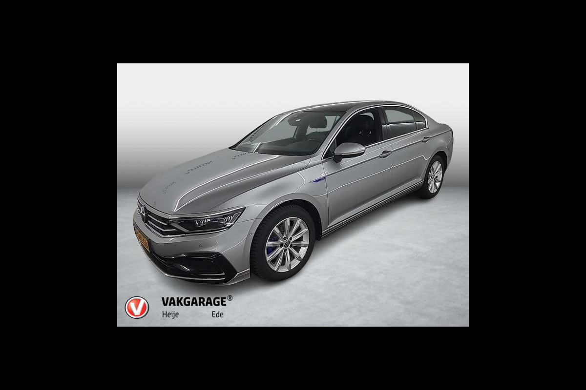 Volkswagen Passat 1.4 TSI PHEV GTE Business | Plug-in Hybride | Panoramadak | Head-up | Nederlandse auto origineel 10.000km | Trekhaak |