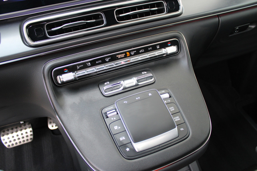 Mercedes-Benz Eqv 300 L2 / AMG / 7-Persoons / Panorama / Led / Electr Stoelen / Vol Opties / NIEUWSTAAT