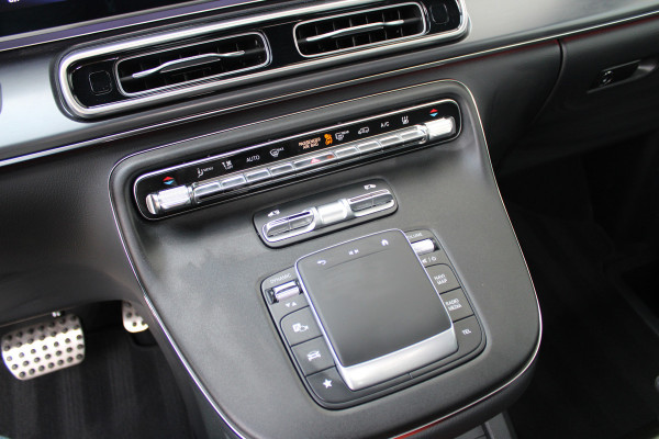 Mercedes-Benz Eqv 300 L2 / AMG / 7-Persoons / Panorama / Led / Electr Stoelen / Vol Opties / NIEUWSTAAT