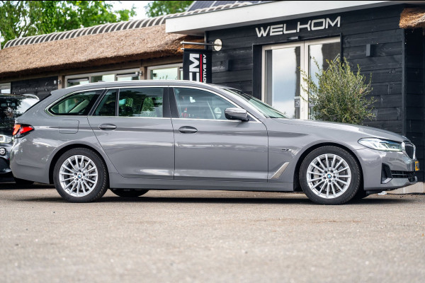 BMW 5 Serie Touring BMW 530e Touring LCI High Executive I Laserlight I Comfortstoelen I Driving Assistant Pro I Trekhaak