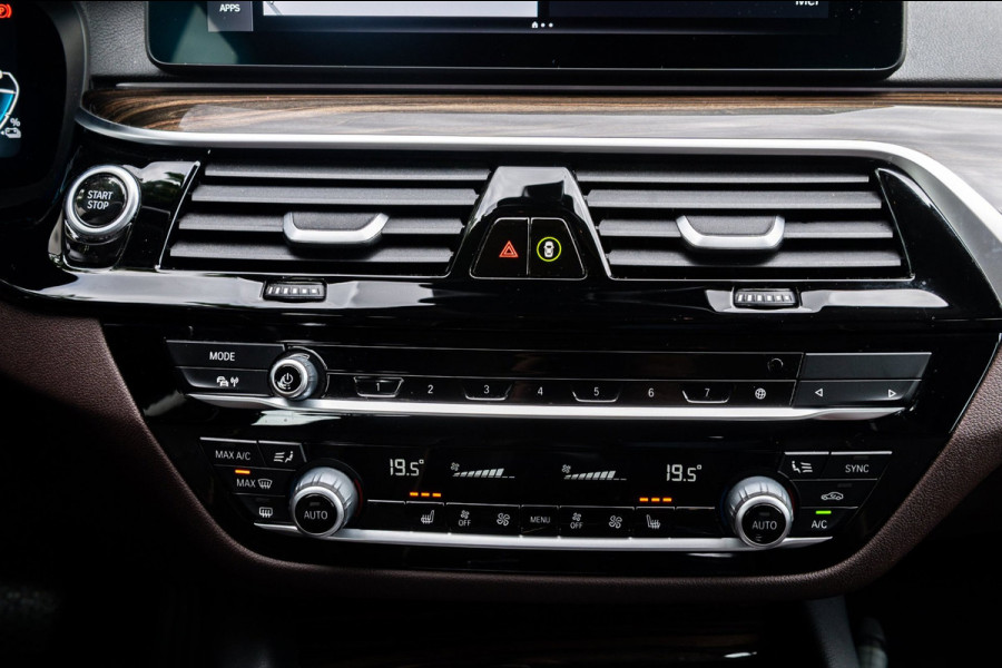 BMW 5 Serie Touring BMW 530e Touring LCI High Executive I Laserlight I Comfortstoelen I Driving Assistant Pro I Trekhaak