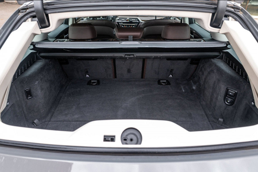 BMW 5 Serie Touring BMW 530e Touring LCI High Executive I Laserlight I Comfortstoelen I Driving Assistant Pro I Trekhaak