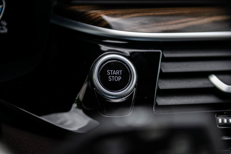 BMW 5 Serie Touring BMW 530e Touring LCI High Executive I Laserlight I Comfortstoelen I Driving Assistant Pro I Trekhaak