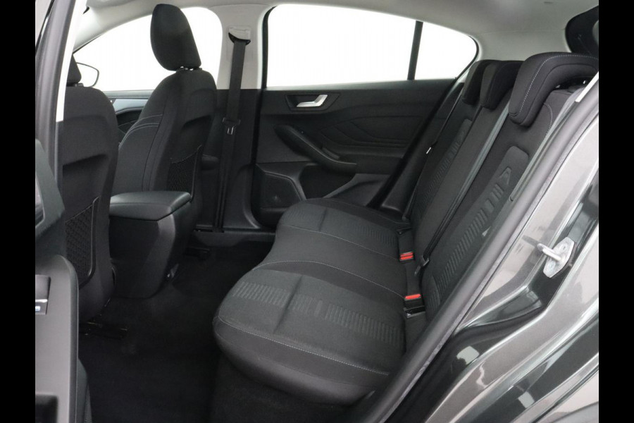 Ford Focus 1.0 EcoBoost Hybrid Active | Trekhaak | Camera | Carplay | Navigatie | Full LED | Keyless | DAB | Climate control | Parkeerhulp | Cruise control | Bluetooth