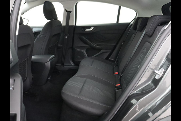 Ford Focus 1.0 EcoBoost Hybrid Active | Trekhaak | Camera | Carplay | Navigatie | Full LED | Keyless | DAB | Climate control | Parkeerhulp | Cruise control | Bluetooth