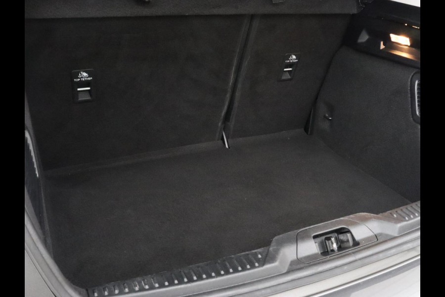 Ford Focus 1.0 EcoBoost Hybrid Active | Trekhaak | Camera | Carplay | Navigatie | Full LED | Keyless | DAB | Climate control | Parkeerhulp | Cruise control | Bluetooth