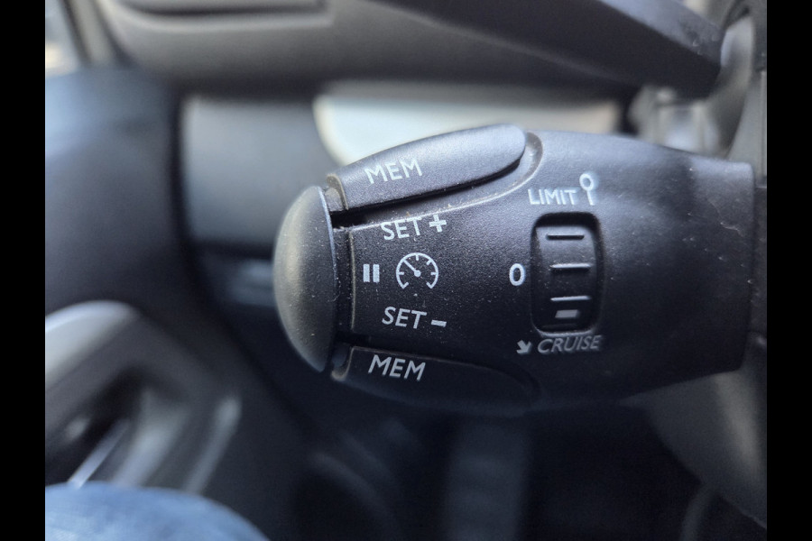 Peugeot e-Expert Long L3 75 kWh Xenon Stoelverwarming Airco Achteruitrijcamera