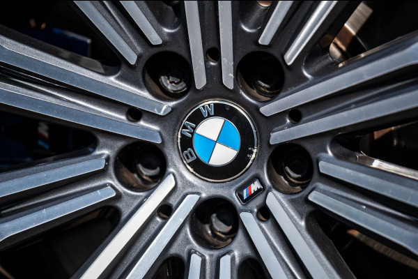 BMW 3-serie 330i High Executive Edition I Dravit Grau I M Pakket I 360 I Nap I Panoramadak