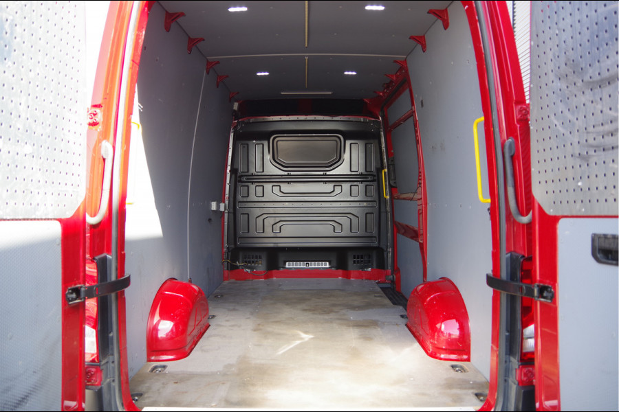 Volkswagen Crafter 35 2.0 TDI L3H3 177PK AUT. LED, TREKHAAK, GEV. ERGO ACTIVE STOEL, ADAPT. CRUISE, STOELVERWARMING, STUUR VERWARMING, STANDKACHEL,
