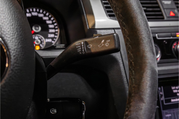 Volkswagen Caddy 2.0 TDI L2H1 Maxi Exclusive | Bi-Xenon | CarPlay | Elek stoelen | Stoelverwarming | Camera | Alcantara bekleding | MF Stuur | Nieuwe APK