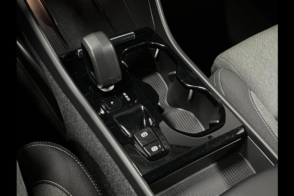 Volvo XC40 1.5 T4 Plug-in hybrid Plus Dark Adapt. cruise | Stuur-/stoelverwarming | Achteruitrij camera | Harman/Kardon | Memory | Carplay