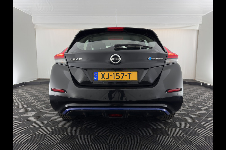 Nissan Leaf N-Connecta 40 kWh (INCL.BTW) Aut. *ADAPTIVE-CRUISE | NAVI-FULLMAP | TOPVIEW | KEYLESS | BLINDSPOT |  DIGI-COCKPIT | HEATED-COMFORTSEATS | DAB | PRIVACYGLASS | ECC | PDC | CARPLAY | 16"ALU*