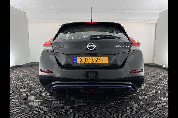 Nissan Leaf N-Connecta 40 kWh (INCL.BTW) Aut. *ADAPTIVE-CRUISE | NAVI-FULLMAP | TOPVIEW | KEYLESS | BLINDSPOT |  DIGI-COCKPIT | HEATED-COMFORTSEATS | DAB | PRIVACYGLASS | ECC | PDC | CARPLAY | 16"ALU*