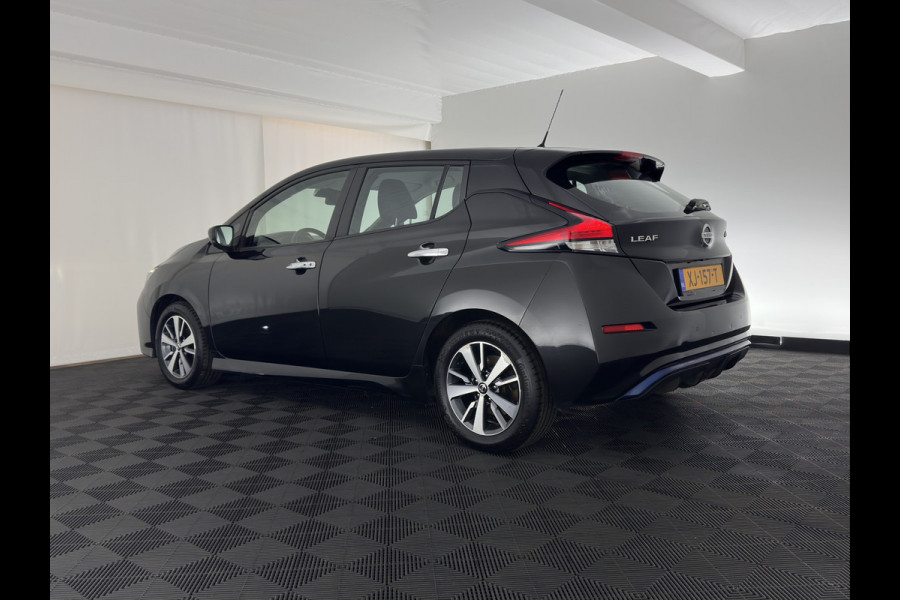 Nissan Leaf N-Connecta 40 kWh (INCL.BTW) Aut. *ADAPTIVE-CRUISE | NAVI-FULLMAP | TOPVIEW | KEYLESS | BLINDSPOT |  DIGI-COCKPIT | HEATED-COMFORTSEATS | DAB | PRIVACYGLASS | ECC | PDC | CARPLAY | 16"ALU*