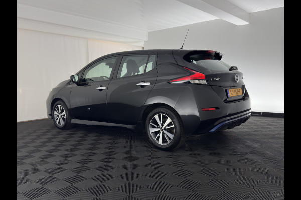 Nissan Leaf N-Connecta 40 kWh (INCL.BTW) Aut. *ADAPTIVE-CRUISE | NAVI-FULLMAP | TOPVIEW | KEYLESS | BLINDSPOT |  DIGI-COCKPIT | HEATED-COMFORTSEATS | DAB | PRIVACYGLASS | ECC | PDC | CARPLAY | 16"ALU*
