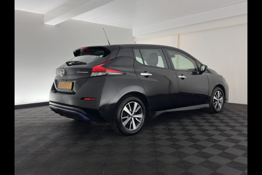 Nissan Leaf N-Connecta 40 kWh (INCL.BTW) Aut. *ADAPTIVE-CRUISE | NAVI-FULLMAP | TOPVIEW | KEYLESS | BLINDSPOT |  DIGI-COCKPIT | HEATED-COMFORTSEATS | DAB | PRIVACYGLASS | ECC | PDC | CARPLAY | 16"ALU*
