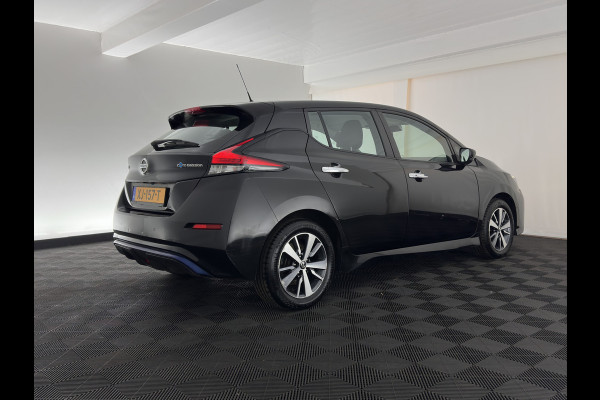 Nissan Leaf N-Connecta 40 kWh (INCL.BTW) Aut. *ADAPTIVE-CRUISE | NAVI-FULLMAP | TOPVIEW | KEYLESS | BLINDSPOT |  DIGI-COCKPIT | HEATED-COMFORTSEATS | DAB | PRIVACYGLASS | ECC | PDC | CARPLAY | 16"ALU*