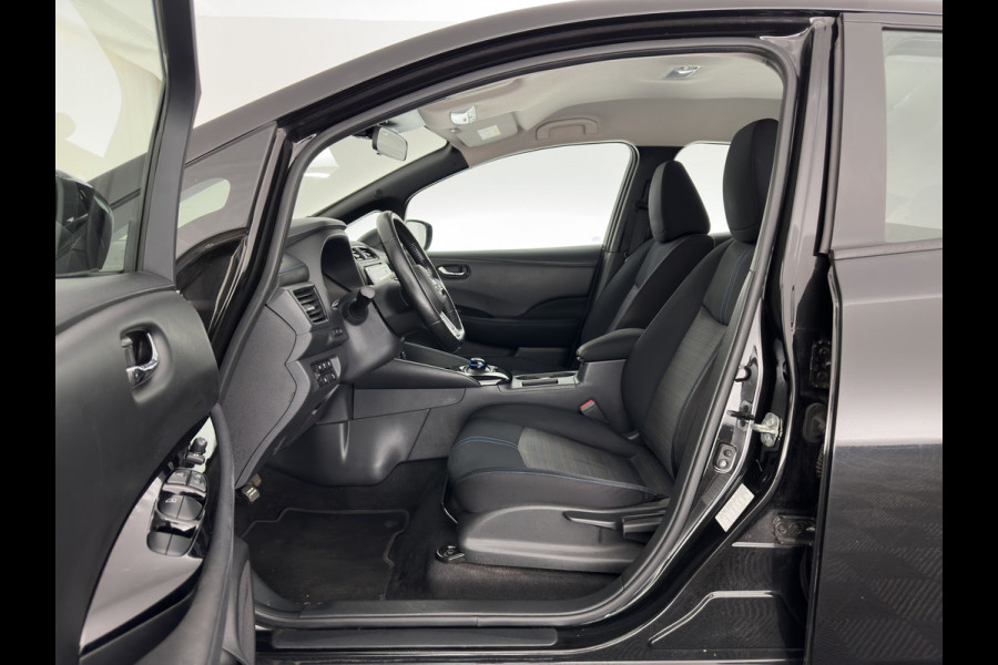 Nissan Leaf N-Connecta 40 kWh (INCL.BTW) Aut. *ADAPTIVE-CRUISE | NAVI-FULLMAP | TOPVIEW | KEYLESS | BLINDSPOT |  DIGI-COCKPIT | HEATED-COMFORTSEATS | DAB | PRIVACYGLASS | ECC | PDC | CARPLAY | 16"ALU*