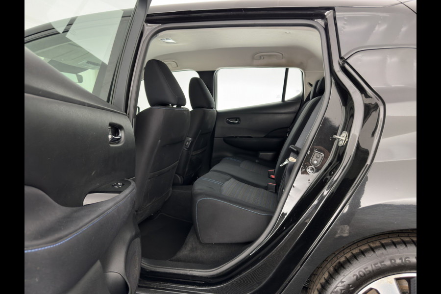 Nissan Leaf N-Connecta 40 kWh (INCL.BTW) Aut. *ADAPTIVE-CRUISE | NAVI-FULLMAP | TOPVIEW | KEYLESS | BLINDSPOT |  DIGI-COCKPIT | HEATED-COMFORTSEATS | DAB | PRIVACYGLASS | ECC | PDC | CARPLAY | 16"ALU*