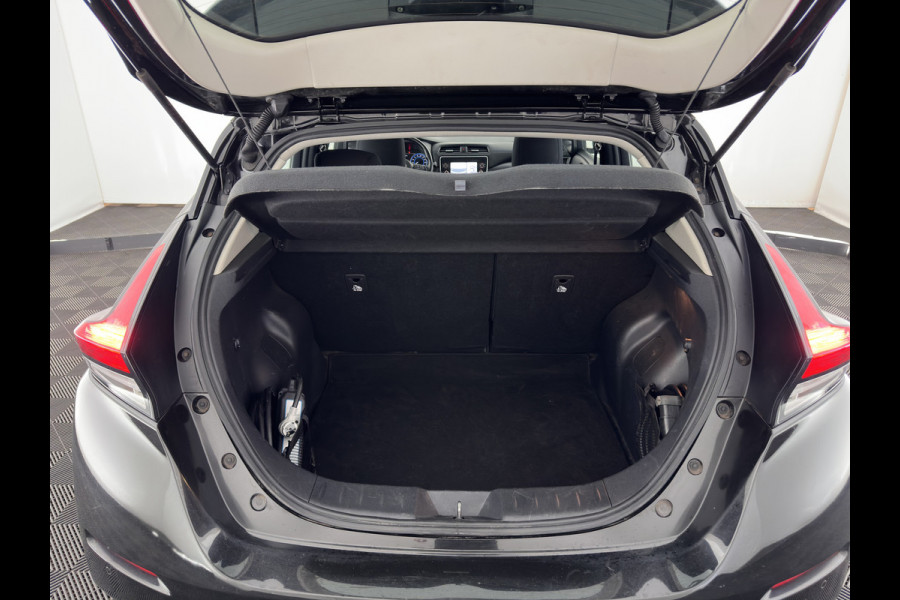Nissan Leaf N-Connecta 40 kWh (INCL.BTW) Aut. *ADAPTIVE-CRUISE | NAVI-FULLMAP | TOPVIEW | KEYLESS | BLINDSPOT |  DIGI-COCKPIT | HEATED-COMFORTSEATS | DAB | PRIVACYGLASS | ECC | PDC | CARPLAY | 16"ALU*