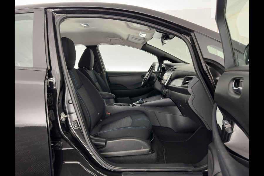 Nissan Leaf N-Connecta 40 kWh (INCL.BTW) Aut. *ADAPTIVE-CRUISE | NAVI-FULLMAP | TOPVIEW | KEYLESS | BLINDSPOT |  DIGI-COCKPIT | HEATED-COMFORTSEATS | DAB | PRIVACYGLASS | ECC | PDC | CARPLAY | 16"ALU*