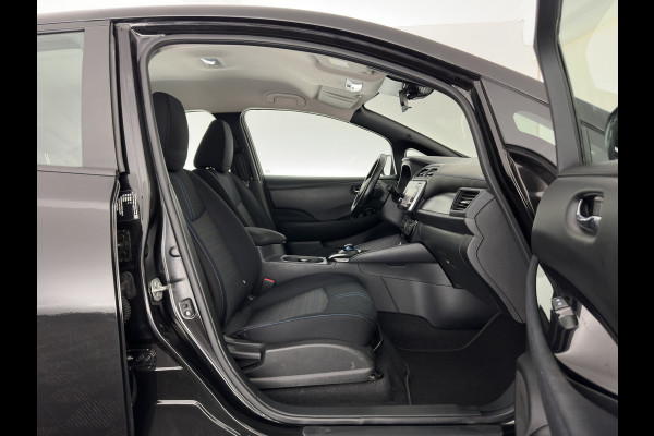 Nissan Leaf N-Connecta 40 kWh (INCL.BTW) Aut. *ADAPTIVE-CRUISE | NAVI-FULLMAP | TOPVIEW | KEYLESS | BLINDSPOT |  DIGI-COCKPIT | HEATED-COMFORTSEATS | DAB | PRIVACYGLASS | ECC | PDC | CARPLAY | 16"ALU*