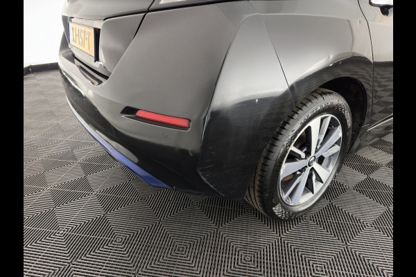 Nissan Leaf N-Connecta 40 kWh (INCL.BTW) Aut. *ADAPTIVE-CRUISE | NAVI-FULLMAP | TOPVIEW | KEYLESS | BLINDSPOT |  DIGI-COCKPIT | HEATED-COMFORTSEATS | DAB | PRIVACYGLASS | ECC | PDC | CARPLAY | 16"ALU*