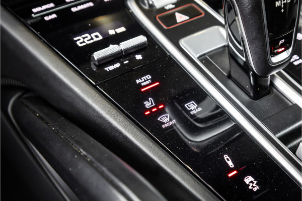 Porsche Cayenne 3.0 E-Hybrid - Sport Chrono + | Panorama | PDLS+ | Bose | Luchtvering