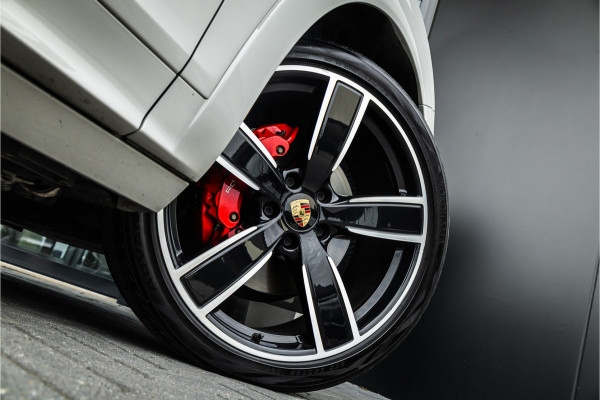 Porsche Cayenne 3.0 E-Hybrid - Sport Chrono + | Panorama | PDLS+ | Bose | Luchtvering