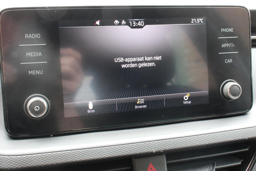 Škoda Kamiq 1.0 TSI 116pk Ambition Navigatie Smart link/Apple Carplay/Android auto Led Verlichting Airco  Stoelverwarming  PDC Achter