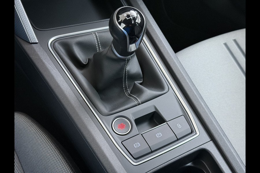 Seat Leon Sportstourer 1.5T 131pk *Nieuw Model* Trekhaak Camera Adaptive-Cruise Navi Ecc Virtual Cockpit Apple Carplay/Android Auto Pdc St Lmv Led DAB Keyless Isofix Front assist Regensensor Bluetooth Rijstrooksensor 1e Eigenaar Origineel Nederlandse Auto