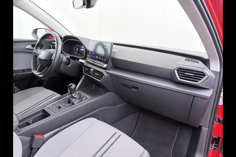Seat Leon Sportstourer 1.5T 131pk *Nieuw Model* Trekhaak Camera Adaptive-Cruise Navi Ecc Virtual Cockpit Apple Carplay/Android Auto Pdc St Lmv Led DAB Keyless Isofix Front assist Regensensor Bluetooth Rijstrooksensor 1e Eigenaar Origineel Nederlandse Auto
