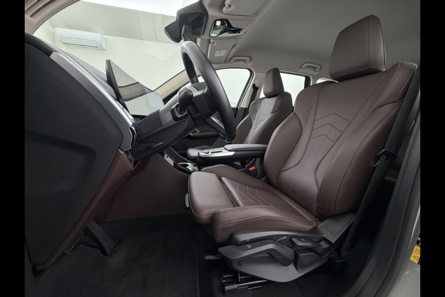 BMW X1 xDrive25e PHEV Hybrid 245pk Automaat Trekhaak Leder Sportstoelen 4WD Adap.Cruise Camera Navi Dual-Ecc ParkAssist Pdc Apple Carpl Lmv Elek.Achterklep Connect Drive Isofix DAB Led Regen-Lichtsensor Lane Assist Wifi AWD 1.700KG Trekgewicht 1e Eigenaar Dealeronderhouden Origineel Nederlandse Auto