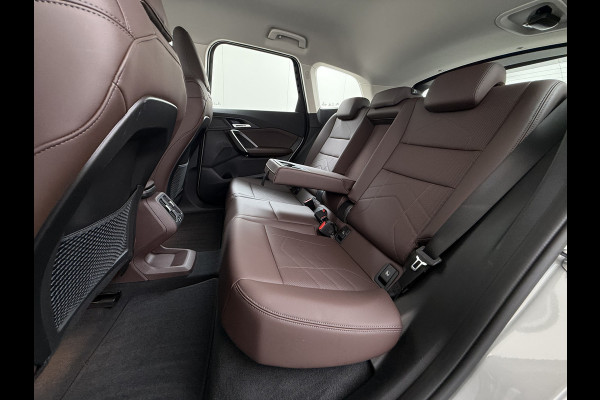 BMW X1 xDrive25e PHEV Hybrid 245pk Automaat Trekhaak Leder Sportstoelen 4WD Adap.Cruise Camera Navi Dual-Ecc ParkAssist Pdc Apple Carpl Lmv Elek.Achterklep Connect Drive Isofix DAB Led Regen-Lichtsensor Lane Assist Wifi AWD 1.700KG Trekgewicht 1e Eigenaar Dealeronderhouden Origineel Nederlandse Auto