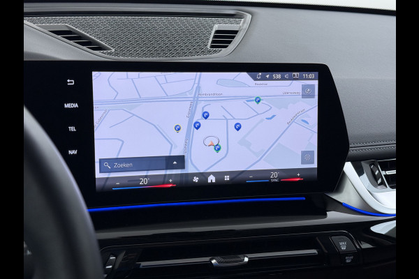 BMW X1 xDrive25e PHEV Hybrid 245pk Automaat Trekhaak Leder Sportstoelen 4WD Adap.Cruise Camera Navi Dual-Ecc ParkAssist Pdc Apple Carpl Lmv Elek.Achterklep Connect Drive Isofix DAB Led Regen-Lichtsensor Lane Assist Wifi AWD 1.700KG Trekgewicht 1e Eigenaar Dealeronderhouden Origineel Nederlandse Auto