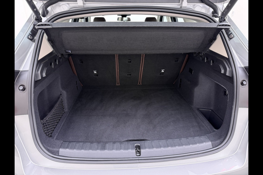 BMW X1 xDrive25e PHEV Hybrid 245pk Automaat Trekhaak Leder Sportstoelen 4WD Adap.Cruise Camera Navi Dual-Ecc ParkAssist Pdc Apple Carpl Lmv Elek.Achterklep Connect Drive Isofix DAB Led Regen-Lichtsensor Lane Assist Wifi AWD 1.700KG Trekgewicht 1e Eigenaar Dealeronderhouden Origineel Nederlandse Auto