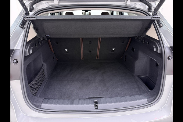 BMW X1 xDrive25e PHEV Hybrid 245pk Automaat Trekhaak Leder Sportstoelen 4WD Adap.Cruise Camera Navi Dual-Ecc ParkAssist Pdc Apple Carpl Lmv Elek.Achterklep Connect Drive Isofix DAB Led Regen-Lichtsensor Lane Assist Wifi AWD 1.700KG Trekgewicht 1e Eigenaar Dealeronderhouden Origineel Nederlandse Auto