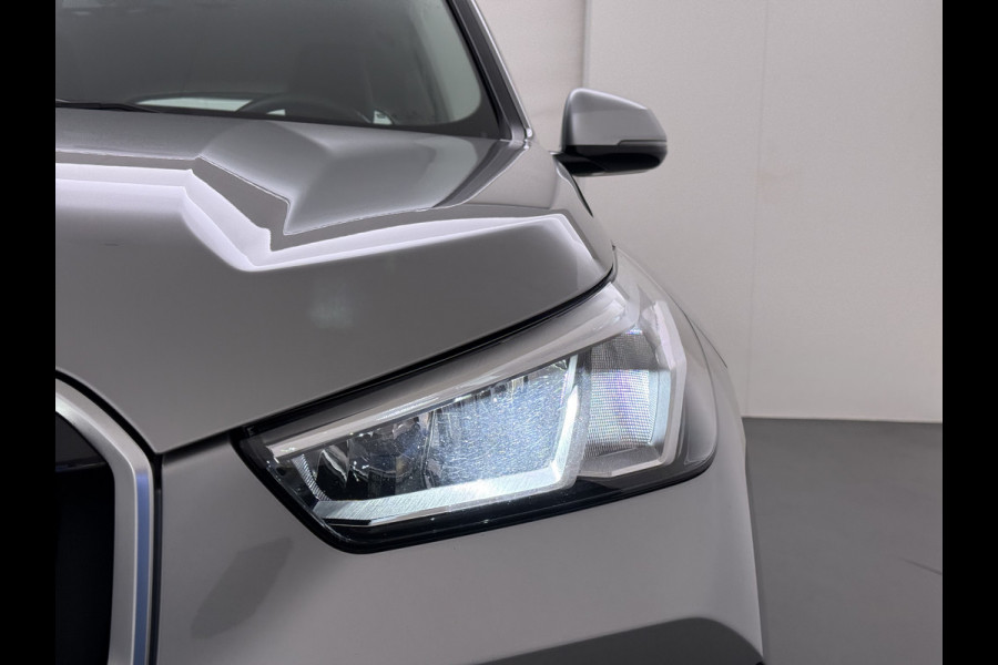 BMW X1 xDrive25e PHEV Hybrid 245pk Automaat Trekhaak Leder Sportstoelen 4WD Adap.Cruise Camera Navi Dual-Ecc ParkAssist Pdc Apple Carpl Lmv Elek.Achterklep Connect Drive Isofix DAB Led Regen-Lichtsensor Lane Assist Wifi AWD 1.700KG Trekgewicht 1e Eigenaar Dealeronderhouden Origineel Nederlandse Auto
