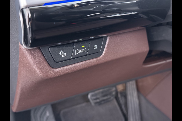 BMW X1 xDrive25e PHEV Hybrid 245pk Automaat Trekhaak Leder Sportstoelen 4WD Adap.Cruise Camera Navi Dual-Ecc ParkAssist Pdc Apple Carpl Lmv Elek.Achterklep Connect Drive Isofix DAB Led Regen-Lichtsensor Lane Assist Wifi AWD 1.700KG Trekgewicht 1e Eigenaar Dealeronderhouden Origineel Nederlandse Auto