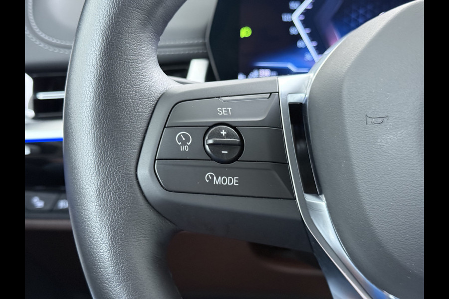 BMW X1 xDrive25e PHEV Hybrid 245pk Automaat Trekhaak Leder Sportstoelen 4WD Adap.Cruise Camera Navi Dual-Ecc ParkAssist Pdc Apple Carpl Lmv Elek.Achterklep Connect Drive Isofix DAB Led Regen-Lichtsensor Lane Assist Wifi AWD 1.700KG Trekgewicht 1e Eigenaar Dealeronderhouden Origineel Nederlandse Auto