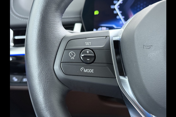 BMW X1 xDrive25e PHEV Hybrid 245pk Automaat Trekhaak Leder Sportstoelen 4WD Adap.Cruise Camera Navi Dual-Ecc ParkAssist Pdc Apple Carpl Lmv Elek.Achterklep Connect Drive Isofix DAB Led Regen-Lichtsensor Lane Assist Wifi AWD 1.700KG Trekgewicht 1e Eigenaar Dealeronderhouden Origineel Nederlandse Auto