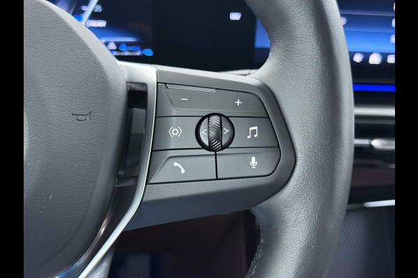 BMW X1 xDrive25e PHEV Hybrid 245pk Automaat Trekhaak Leder Sportstoelen 4WD Adap.Cruise Camera Navi Dual-Ecc ParkAssist Pdc Apple Carpl Lmv Elek.Achterklep Connect Drive Isofix DAB Led Regen-Lichtsensor Lane Assist Wifi AWD 1.700KG Trekgewicht 1e Eigenaar Dealeronderhouden Origineel Nederlandse Auto