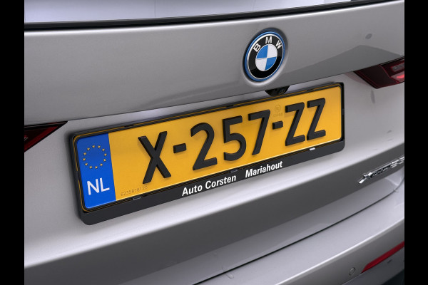 BMW X1 xDrive25e PHEV Hybrid 245pk Automaat Trekhaak Leder Sportstoelen 4WD Adap.Cruise Camera Navi Dual-Ecc ParkAssist Pdc Apple Carpl Lmv Elek.Achterklep Connect Drive Isofix DAB Led Regen-Lichtsensor Lane Assist Wifi AWD 1.700KG Trekgewicht 1e Eigenaar Dealeronderhouden Origineel Nederlandse Auto